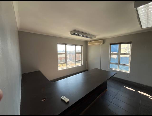 680M² WAREHOUSE TO LET IN SEBENZA